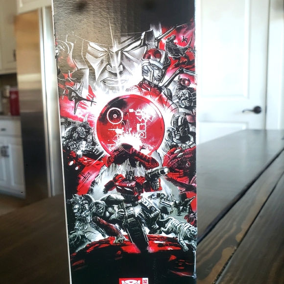 Transformers Generations War for Cybertron Series-Inspired Sparkless Seeker - Picture 4 of 4